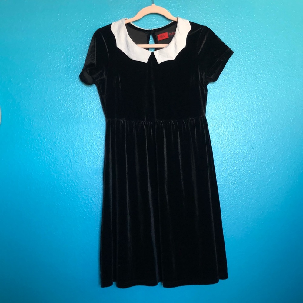 Super cute black velvet dress!